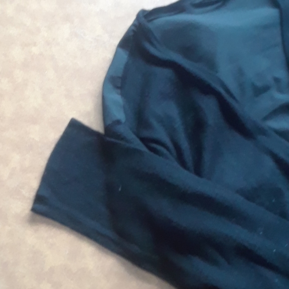 Cardigan  2 / $ 25 - Picture 3 of 4